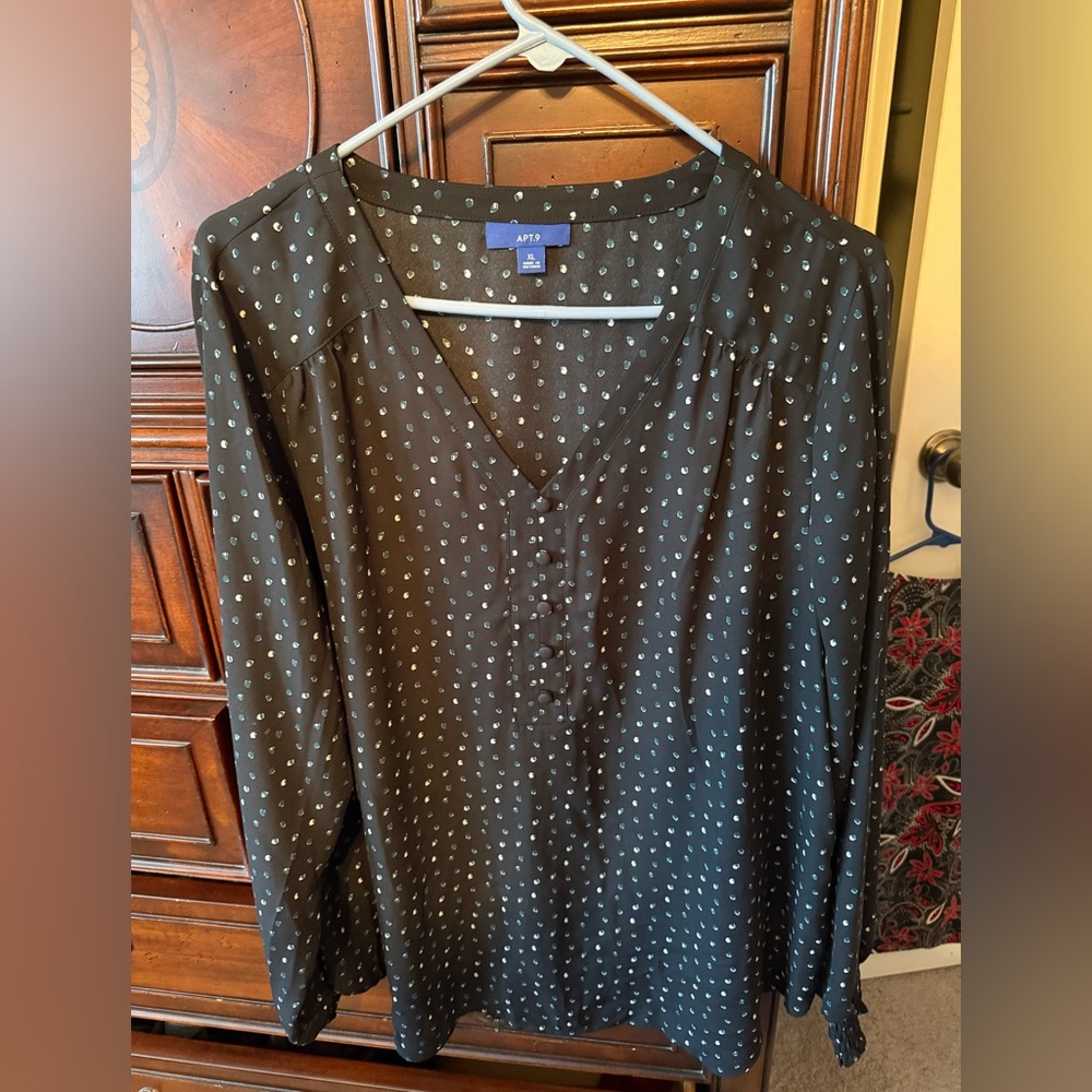 Apt. 9 Black Top with White Dots size XL.